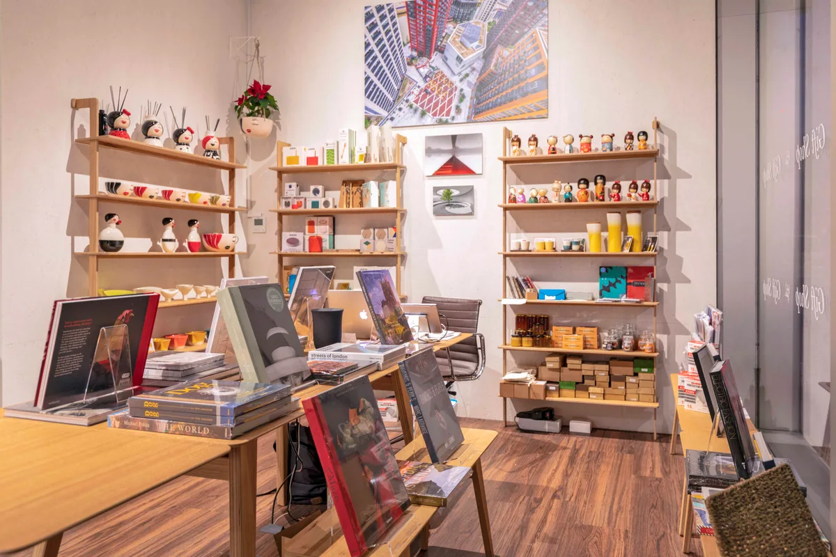 Versatile Gallery and Studio Space on London City Island, 102 sqm, art exhibition, pop-up rental, interior view