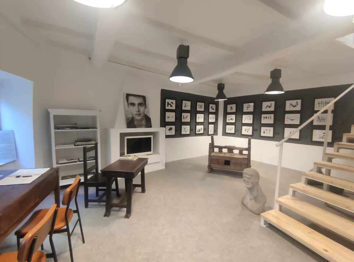 Versatile Gallery Space for Events in Toscolano, 250 sqm, art exhibition, pop-up rental