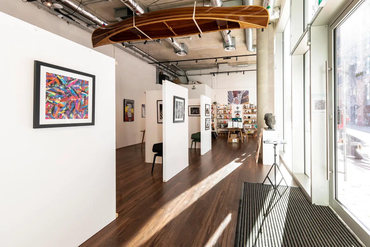 Versatile Gallery Space with Shop and Amenities, 72 sqm, art exhibition, pop-up rental in Greater London