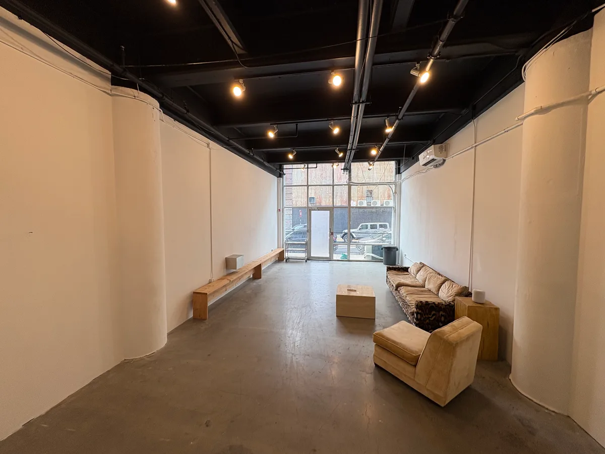 Versatile Gallery-Style Event Space for Daily Rentals, 37 sqm, private event, pop-up rental in Brooklyn