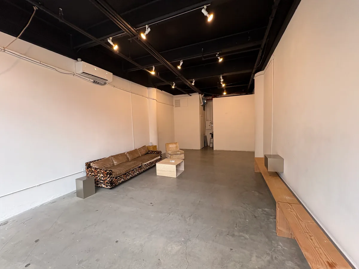 Versatile Gallery-Style Event Space for Daily Rentals, 37 sqm, private event, pop-up rental in Brooklyn, interior view