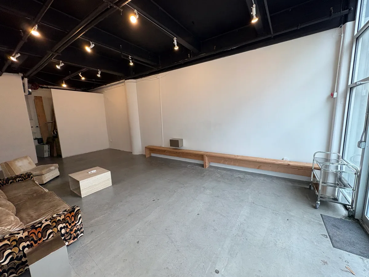Versatile Gallery-Style Event Space for Daily Rentals, 37 sqm, private event, pop-up rental in Brooklyn, second interior view
