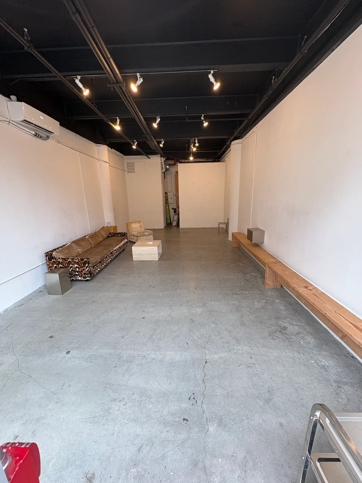 Versatile Gallery-Style Event Space for Daily Rentals, 37 sqm, private event, pop-up rental in Brooklyn, third interior view