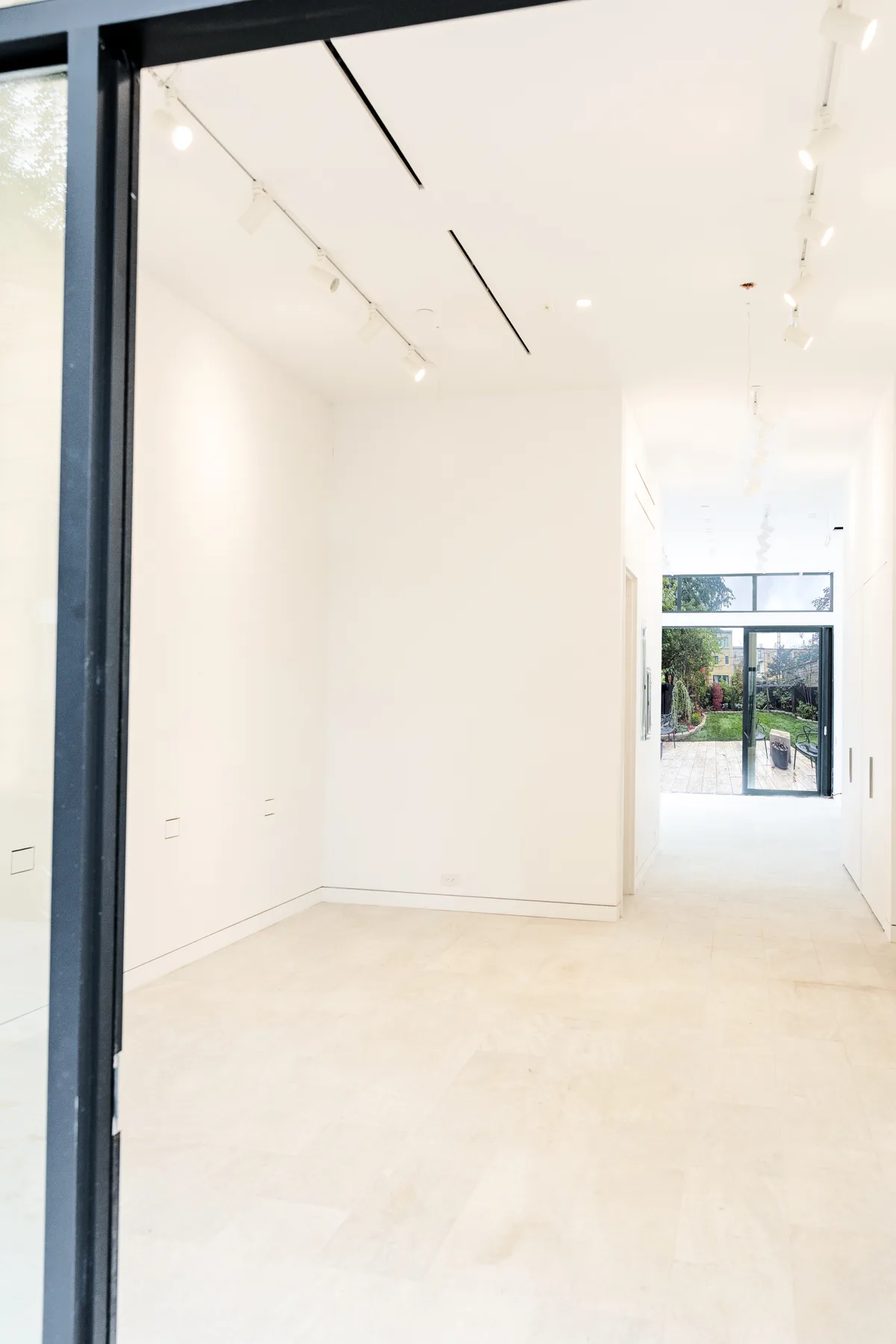 Versatile Gallery Venue for Events in Brooklyn, 93 sqm, art exhibition, pop-up rental, interior view