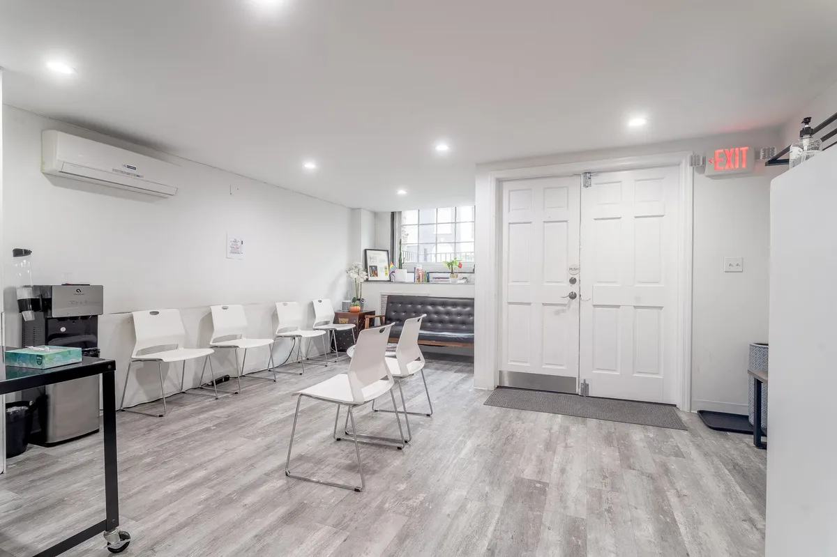 Versatile Greenwich Village Commercial Space for Professionals, 195 sqm, retail activation, pop-up rental in New York