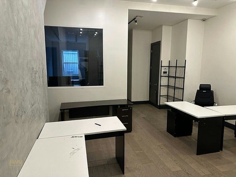 Versatile Ground Floor Commercial Space in Brooklyn, 102 sqm, pop up store