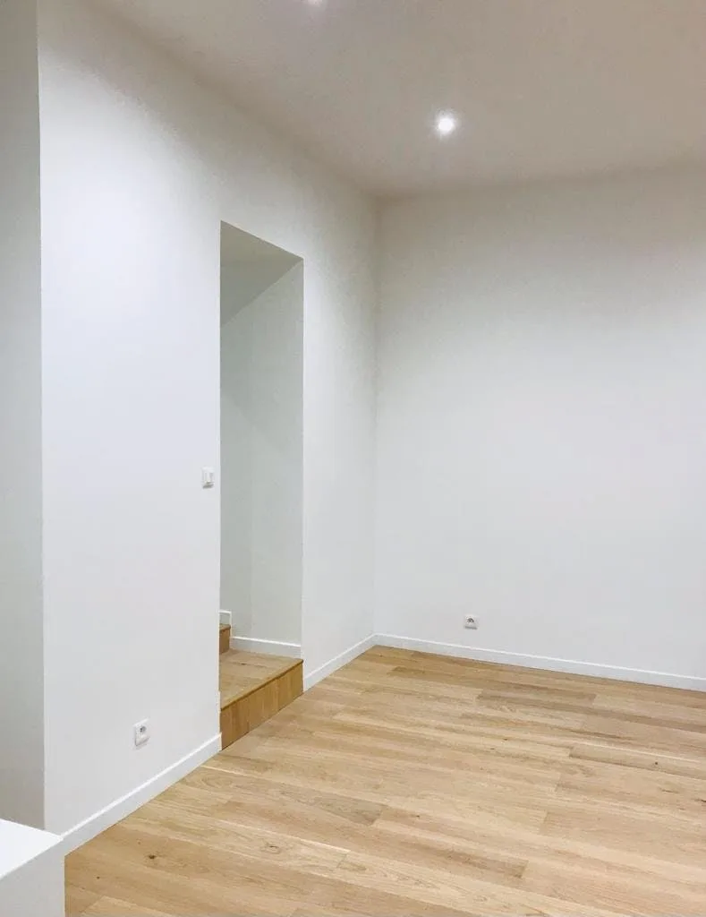 Versatile Ground Floor Commercial Space in Paris 4 — 2