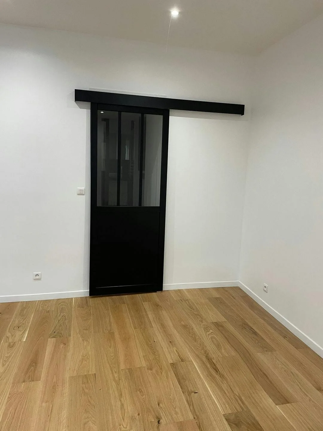 Versatile Ground Floor Commercial Space in Paris 4 — 3