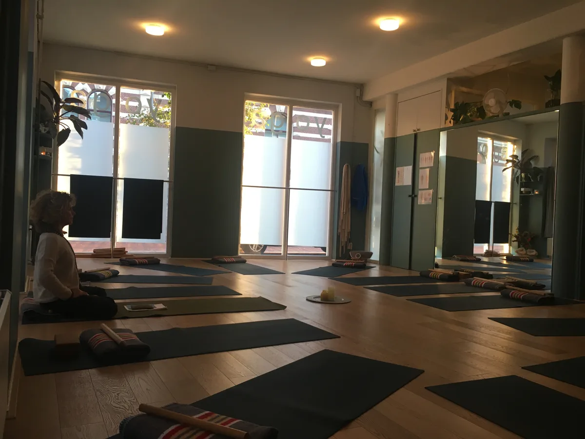 Versatile Ground Floor Studio Space Near Central Station, 40 sqm, yoga class, pop-up rental in Amsterdam, interior view