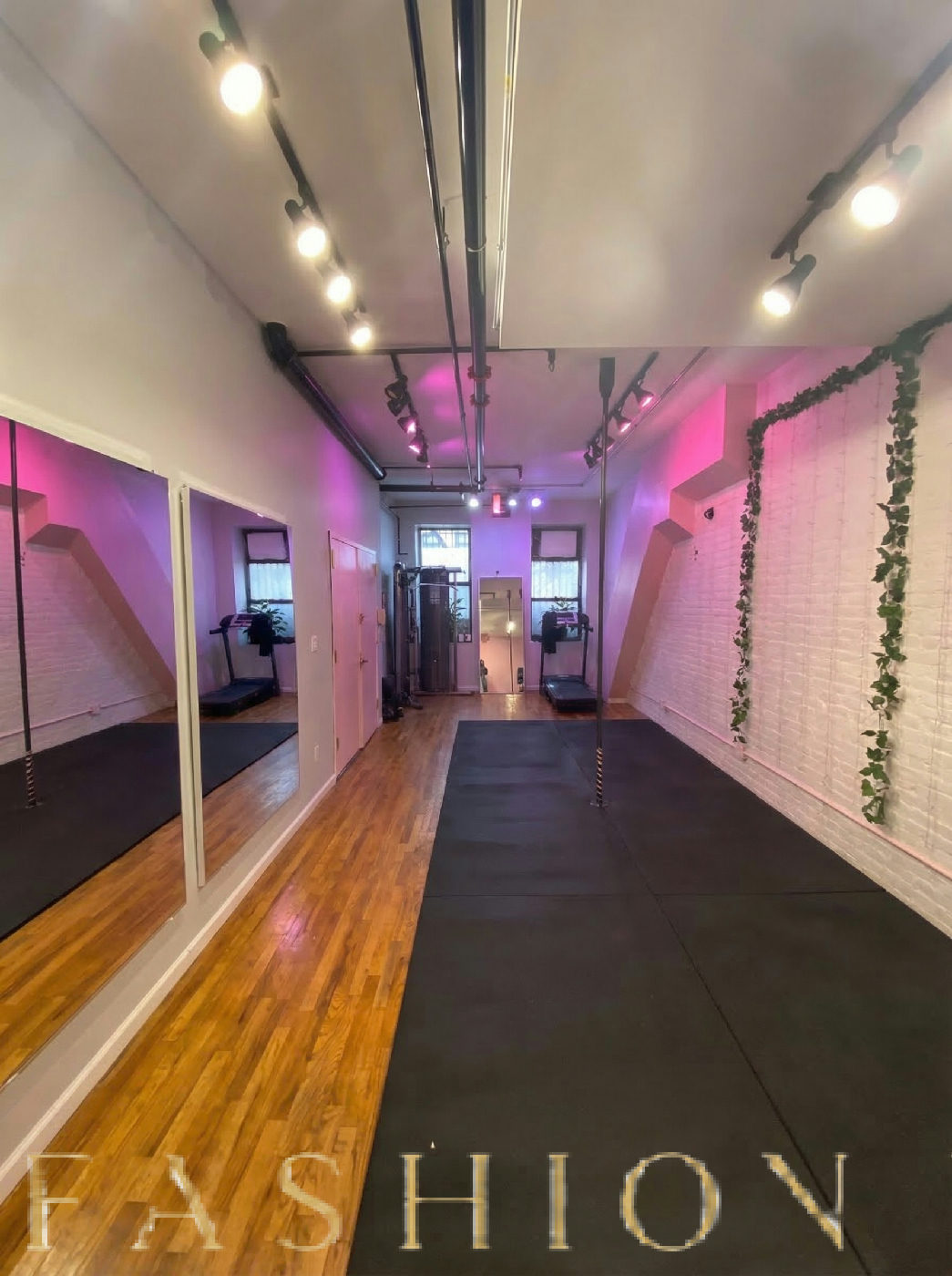 Versatile Harlem Space for Retail or Creative Use, 64 sqm, pop up store in New York, interior view