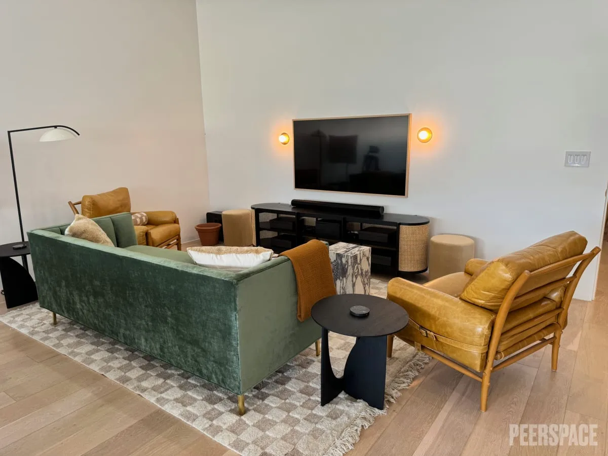 Versatile High-End Space with Abundant Natural Light, 279 sqm, photo shoot, pop-up rental in Roanoke, third interior view