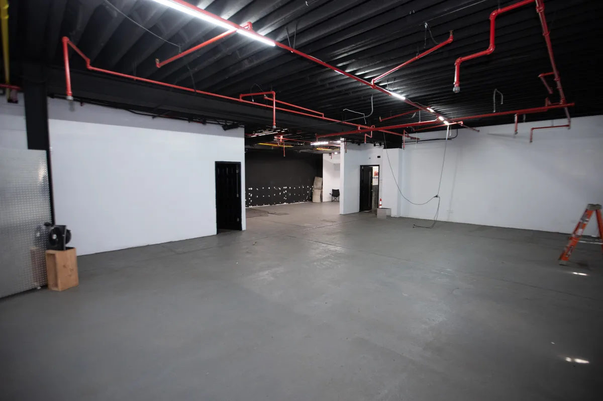 Versatile Industrial Multi-Purpose Commercial Space, 604 sqm, private event, pop-up rental in The Bronx, additional interior…