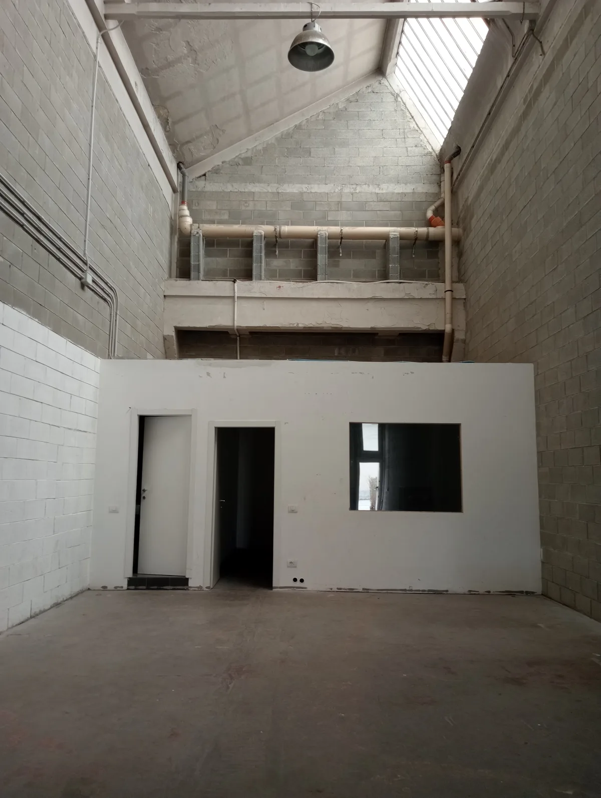 Versatile Industrial Space for Events and Exhibitions, 160 sqm, art exhibition, pop-up rental in Milano, interior view
