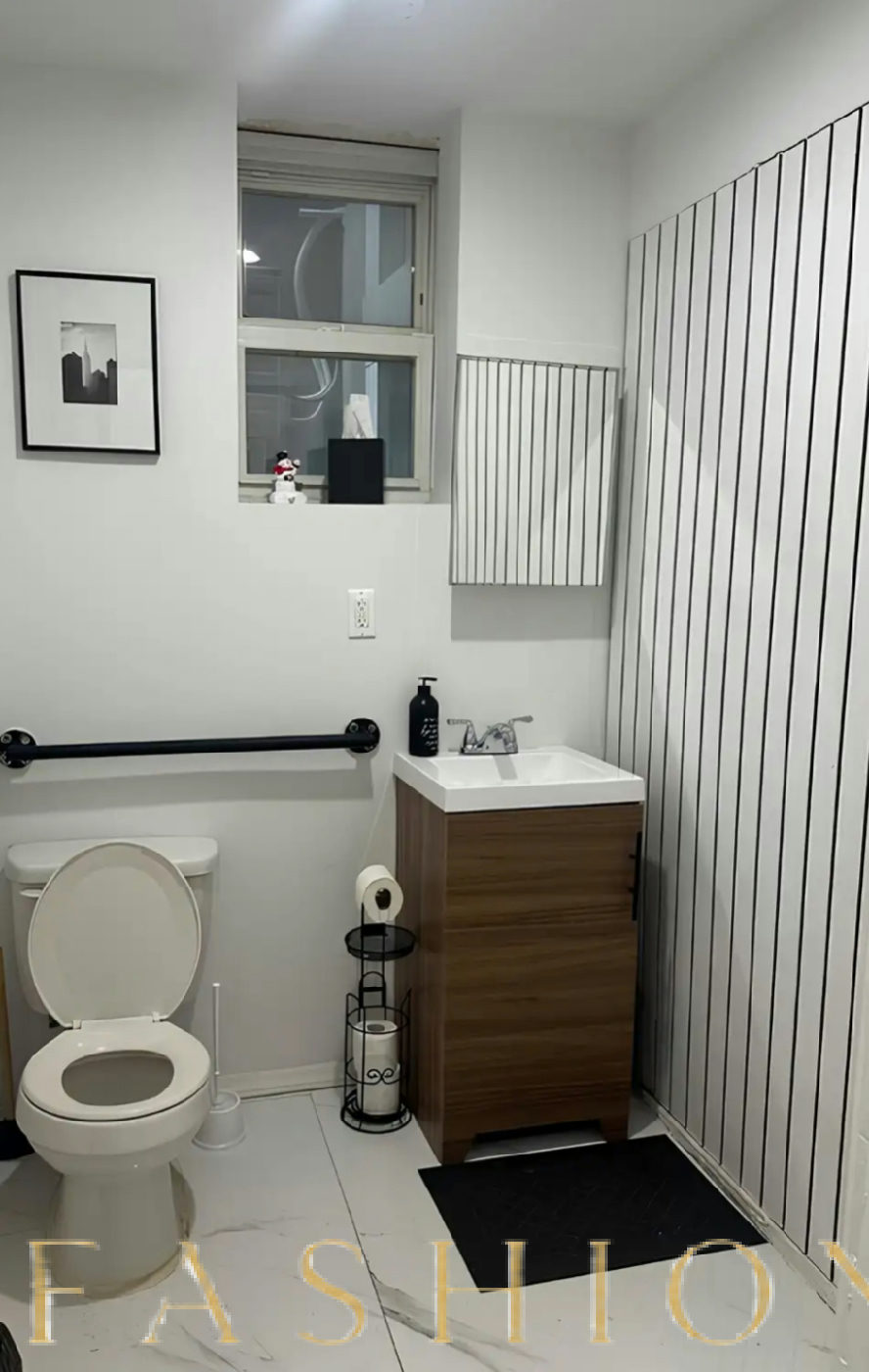 Versatile Medical and Office Space Available, 186 sqm, retail activation, pop-up rental in Staten Island, third interior view