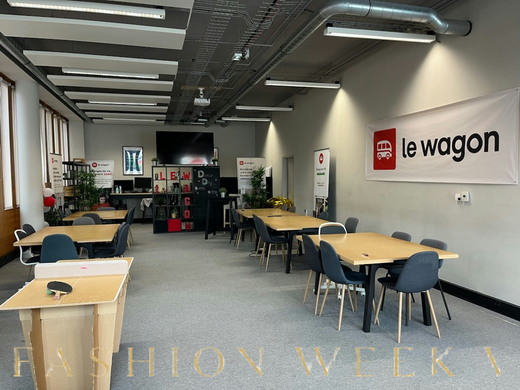 Versatile Meeting and Conference Room in Euratechnologie, 150 sqm, corporate event, pop-up rental in Lille
