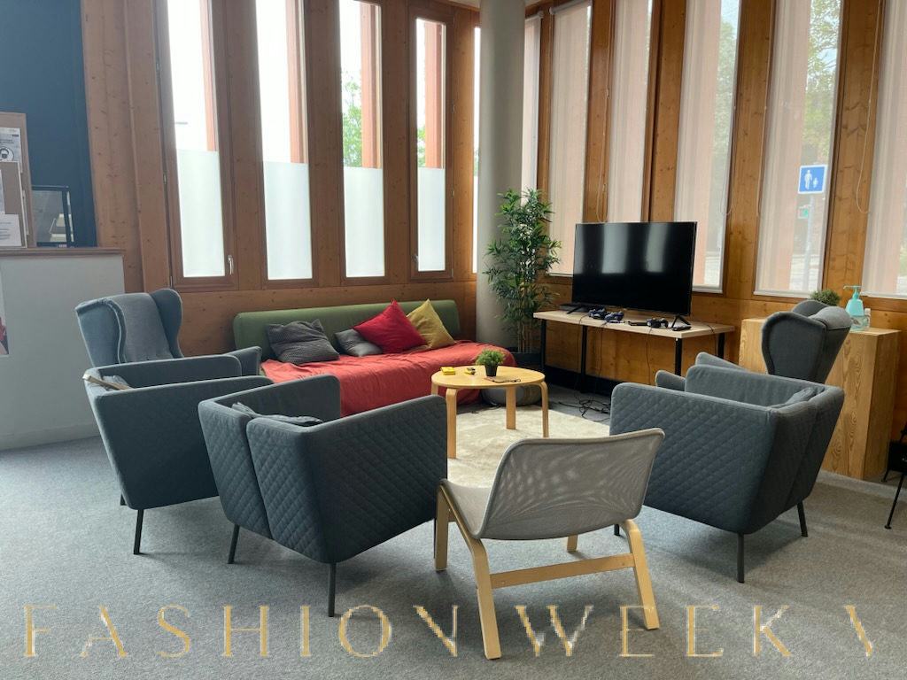 Versatile Meeting and Conference Room in Euratechnologie, 150 sqm, corporate event, pop-up rental in Lille, interior view