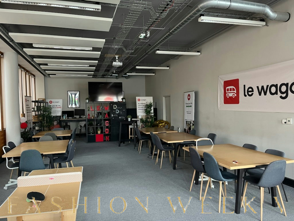 Versatile Meeting and Conference Room in Euratechnologie, 150 sqm, corporate event, pop-up rental in Lille, second interior…