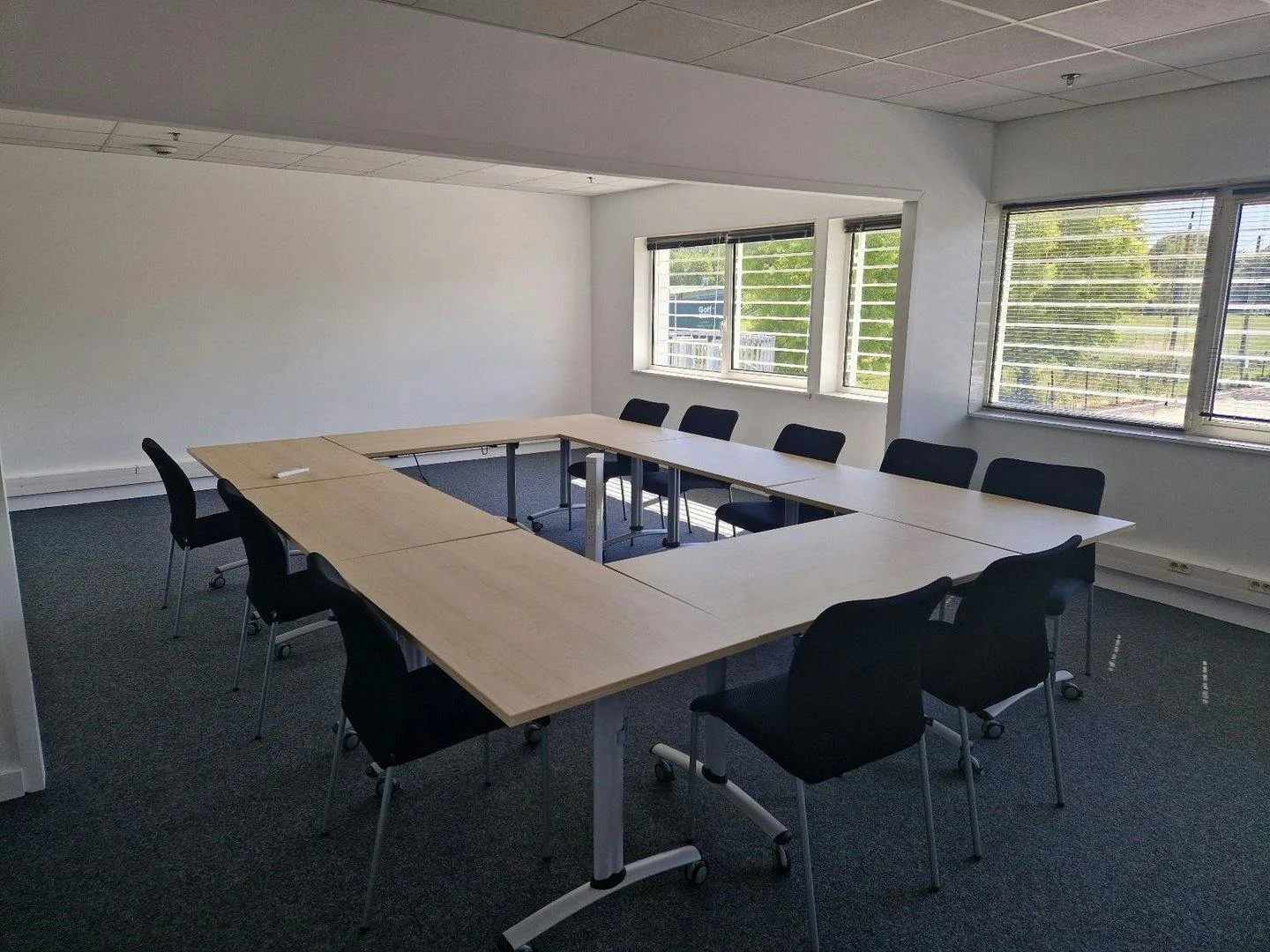 Versatile Meeting and Event Space in Mérignac — 3