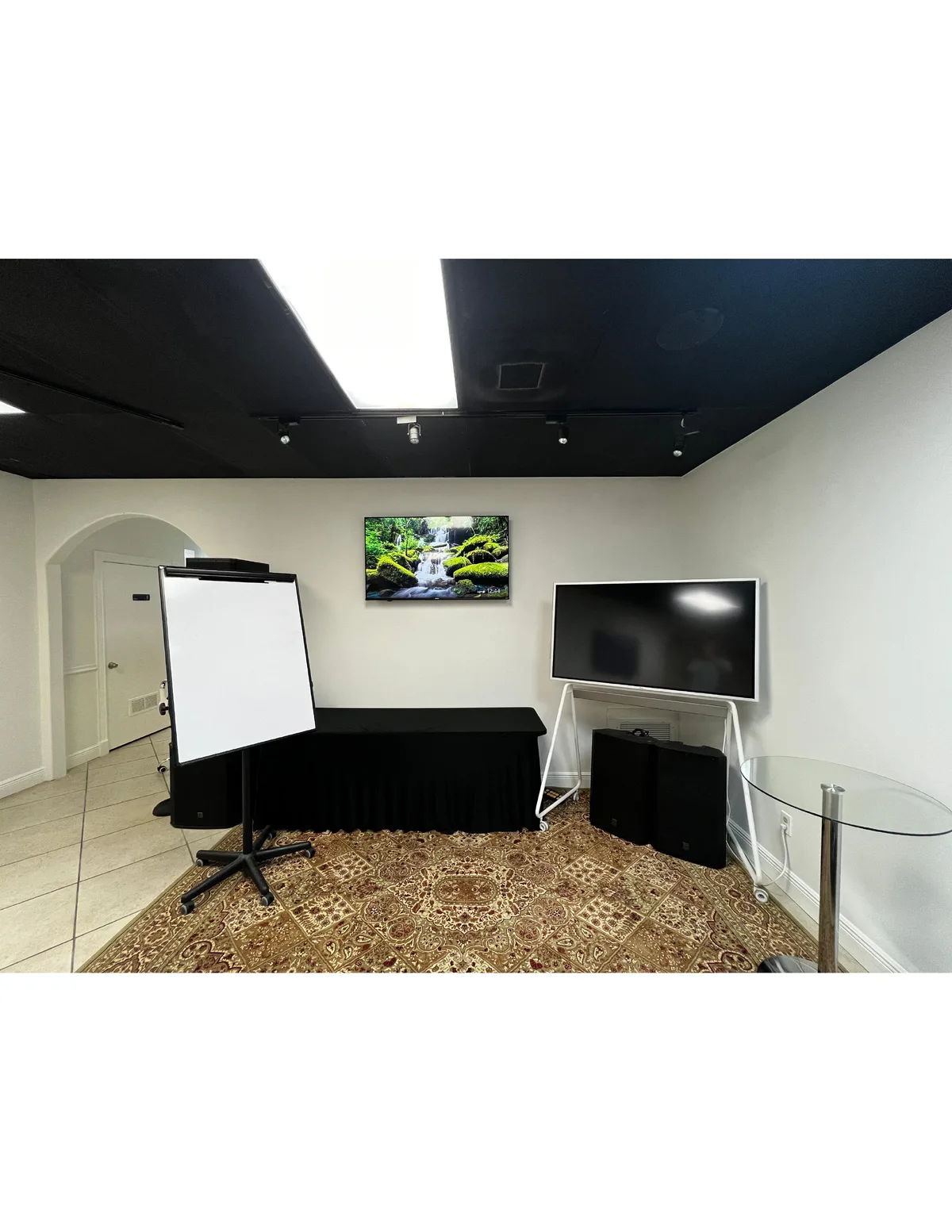 Versatile Meeting and Event Space Near I-95, 70 sqm, corporate event, pop-up rental in Pompano Beach, third interior view