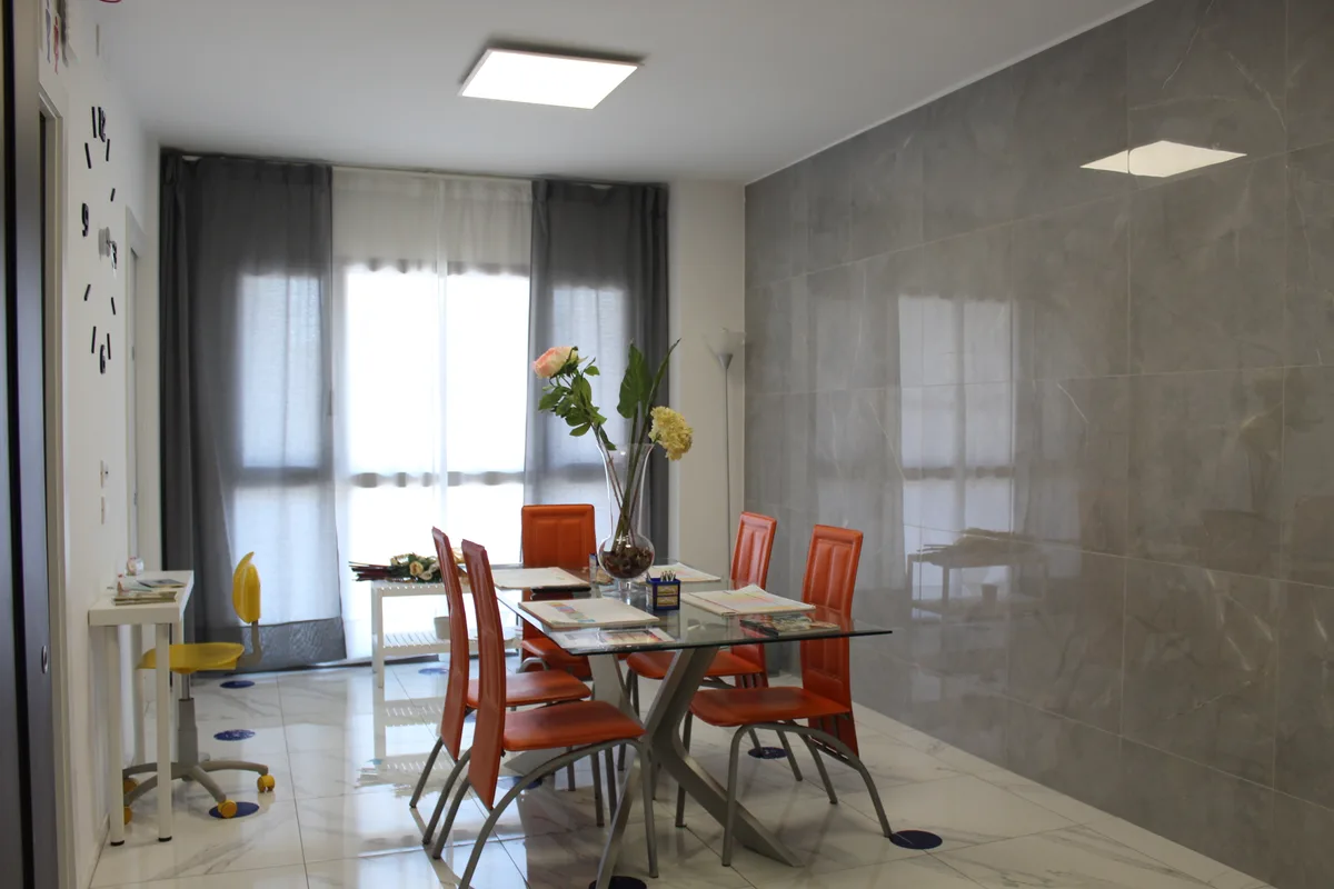 Versatile Meeting Room with Comprehensive Amenities, 150 sqm, showroom presentation, pop-up rental in Bari, third interior v…
