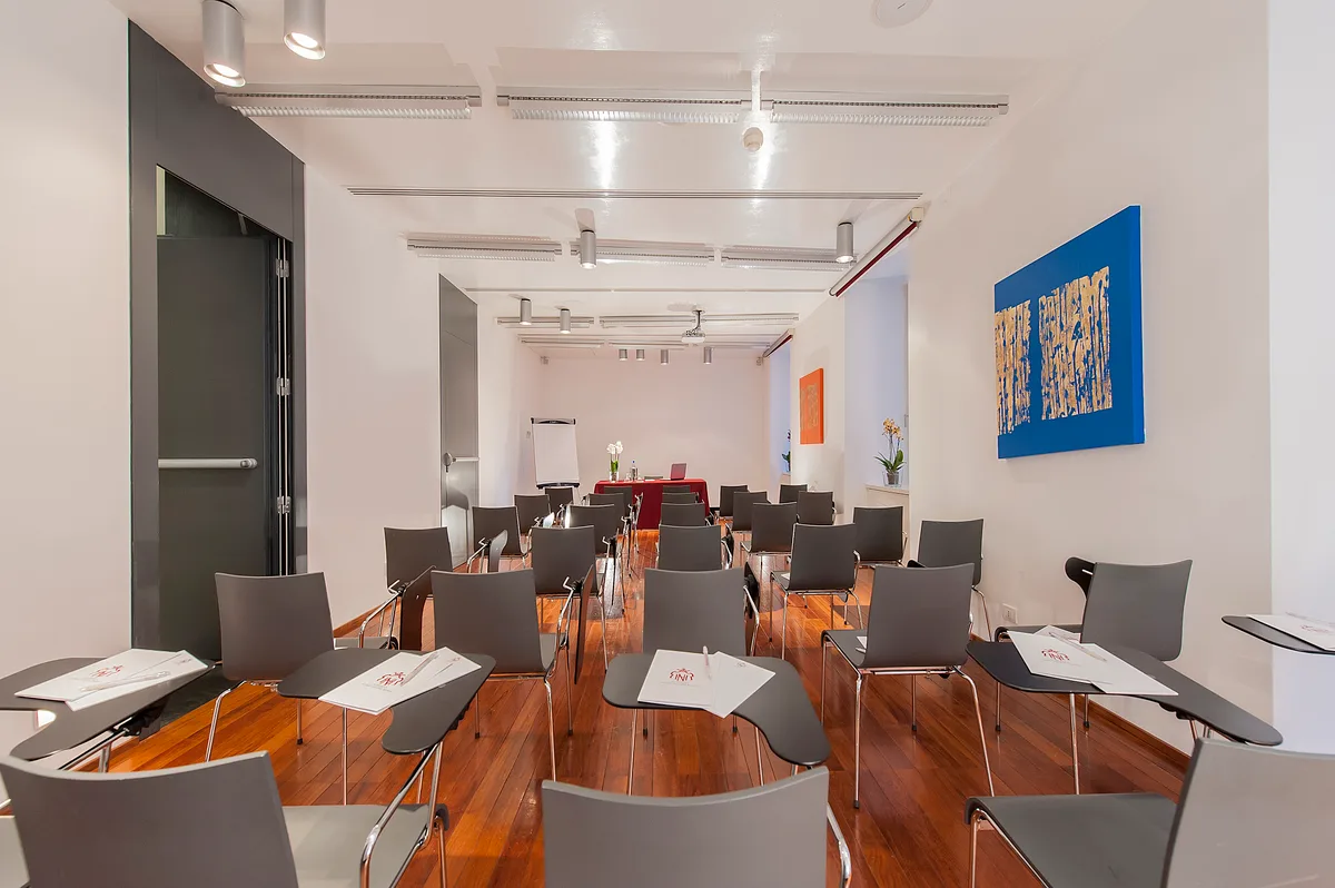Versatile Meeting Room with Modern Amenities, 42 sqm, corporate event, pop-up rental in Roma, second interior view
