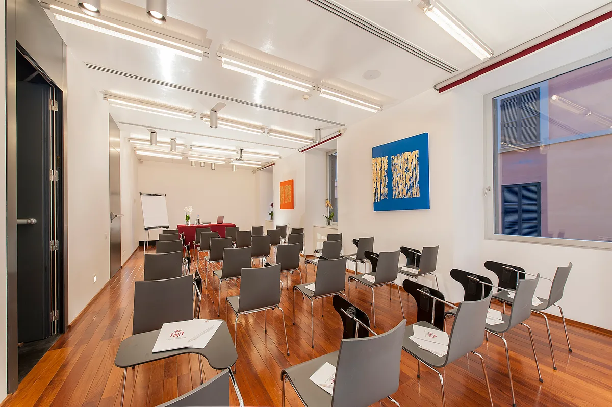 Versatile Meeting Room with Modern Amenities, 42 sqm, corporate event, pop-up rental in Roma, third interior view