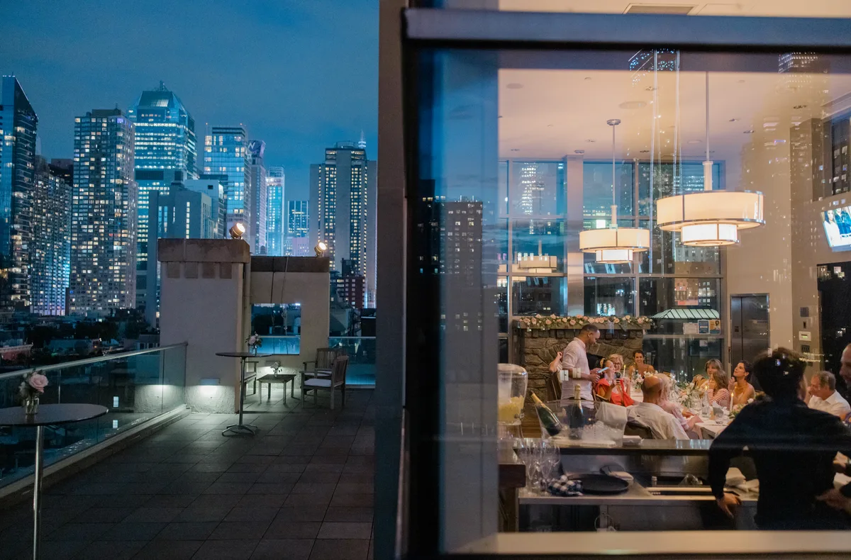 Versatile Midtown Penthouse with Stunning Skyline Views, 395 sqm, private event, pop-up rental in New York, additional inter…