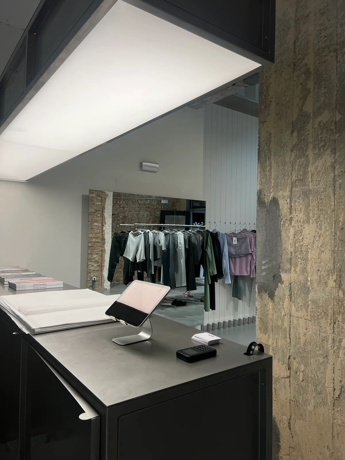 Versatile Modular Studio Space on Nationalestraat, 110 sqm, fashion showroom, pop-up rental in Antwerpen, interior view