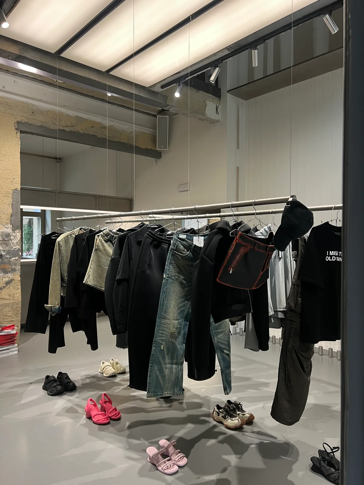 Versatile Modular Studio Space on Nationalestraat, 110 sqm, fashion showroom, pop-up rental in Antwerpen, third interior view