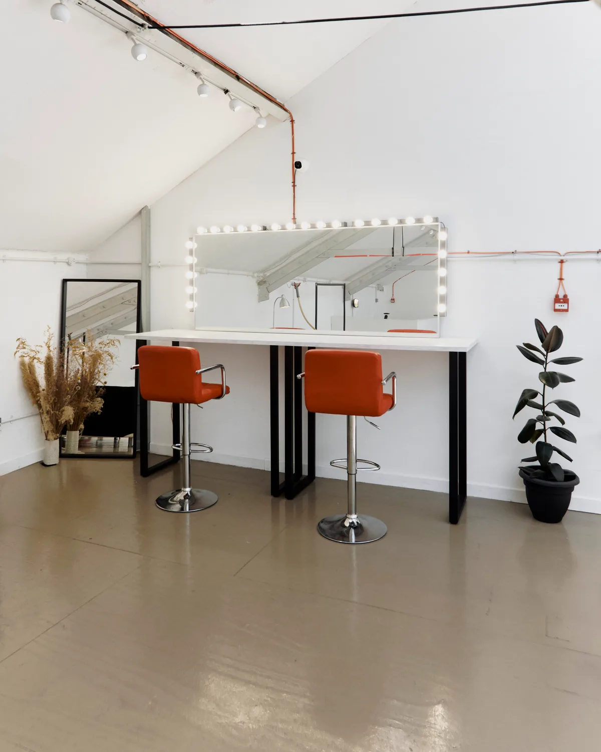 Versatile Multi-Level Creative Studio for Photography and Events, 288 sqm, photo shoot, pop-up rental in London, additional…
