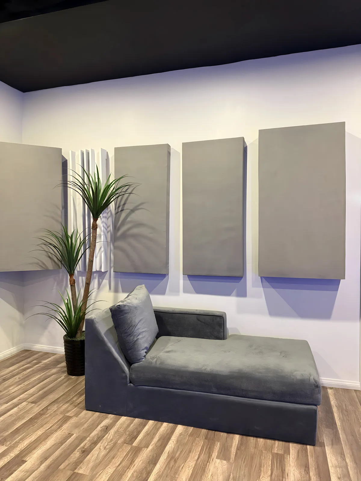 Versatile Multi-Purpose Creative Studio in Hollywood, 84 sqm, photo shoot, pop-up rental in Los Angeles, second interior view