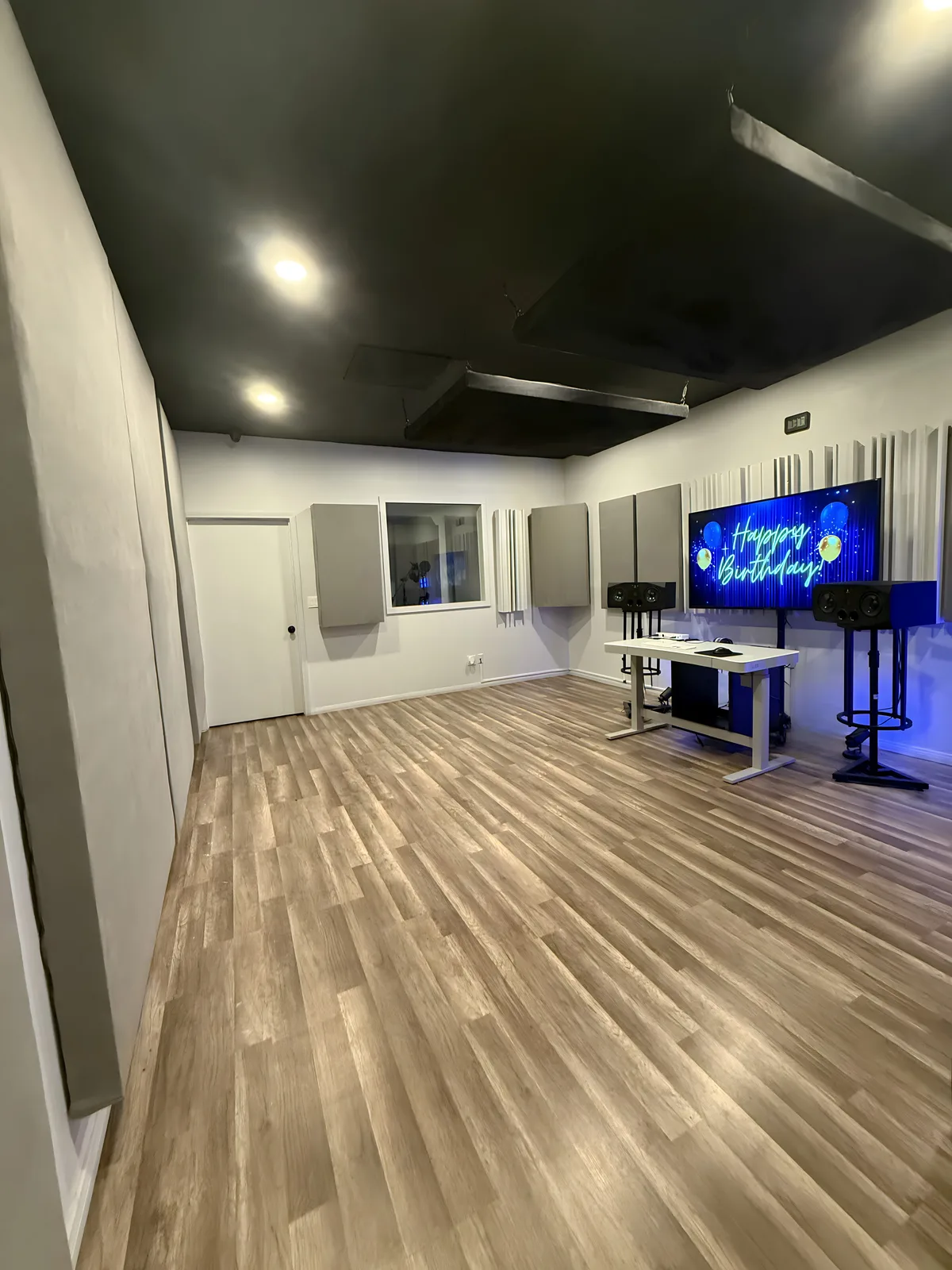Versatile Multi-Purpose Creative Studio in Hollywood, 84 sqm, photo shoot, pop-up rental in Los Angeles, additional interior…