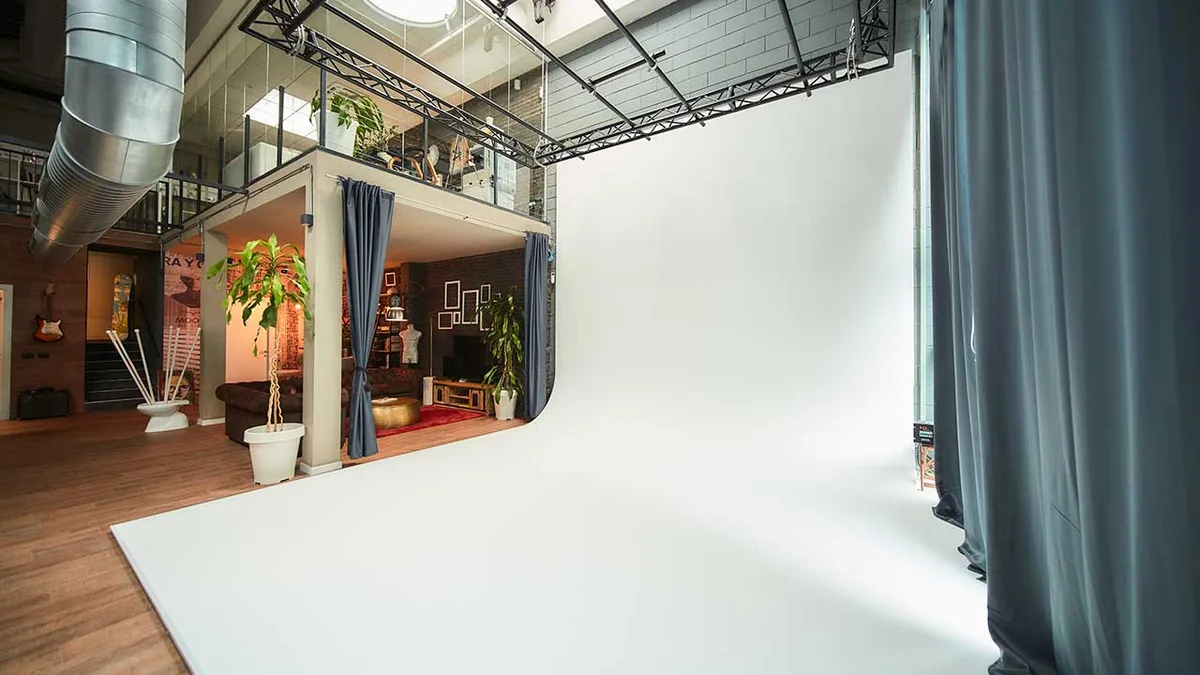 Versatile Multi-Set Studio for Creative Projects, 250 sqm, art exhibition, pop-up rental in Cernusco sul Naviglio