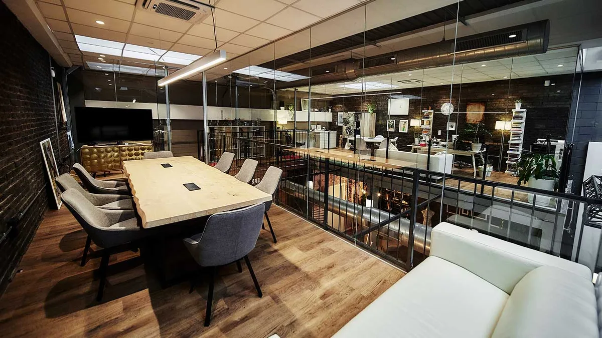 Versatile Multi-Set Studio for Creative Projects, 250 sqm, art exhibition, pop-up rental in Cernusco sul Naviglio, interior…