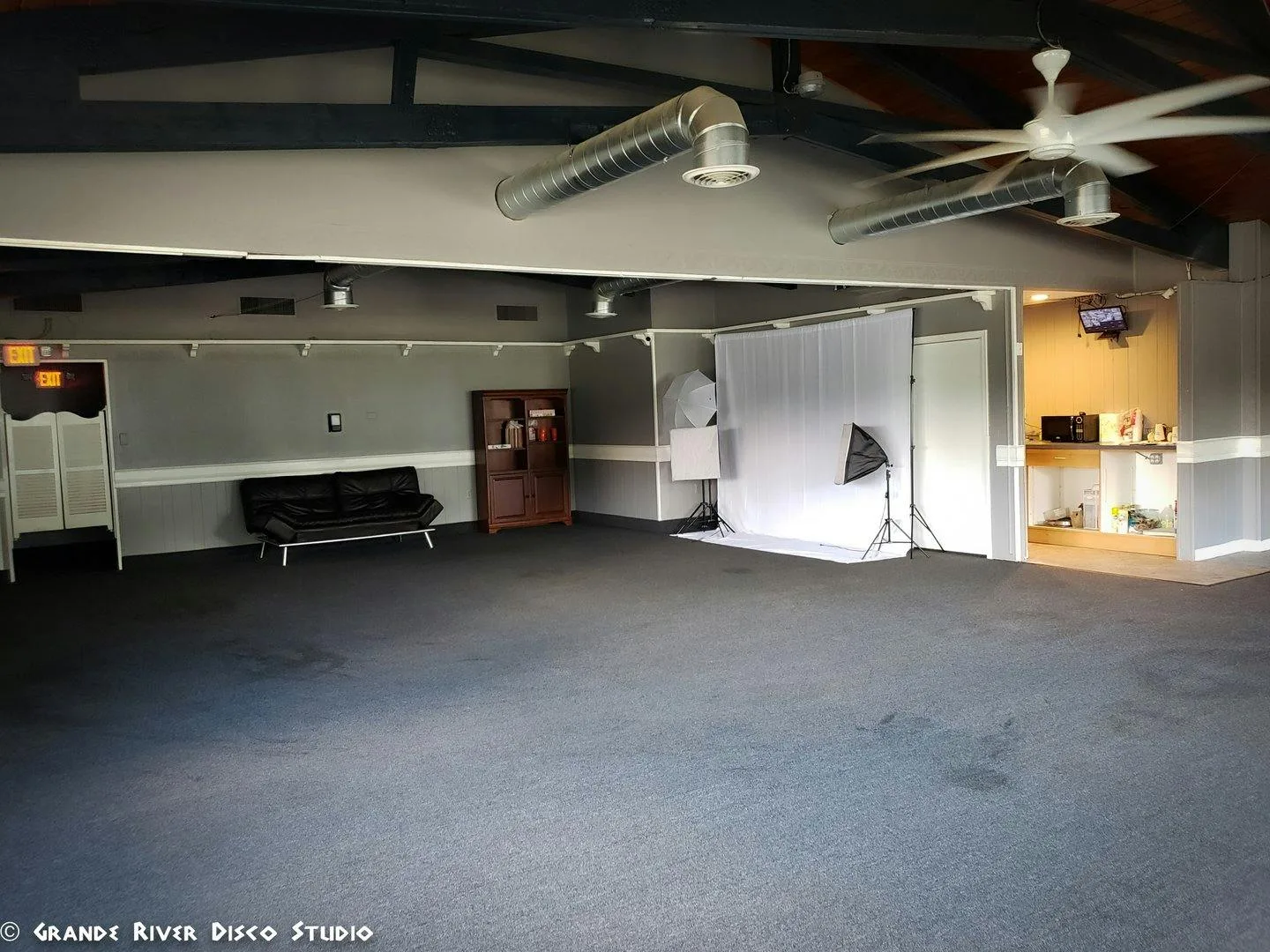 Versatile Multi-Unit Commercial Space in Farmington Hills