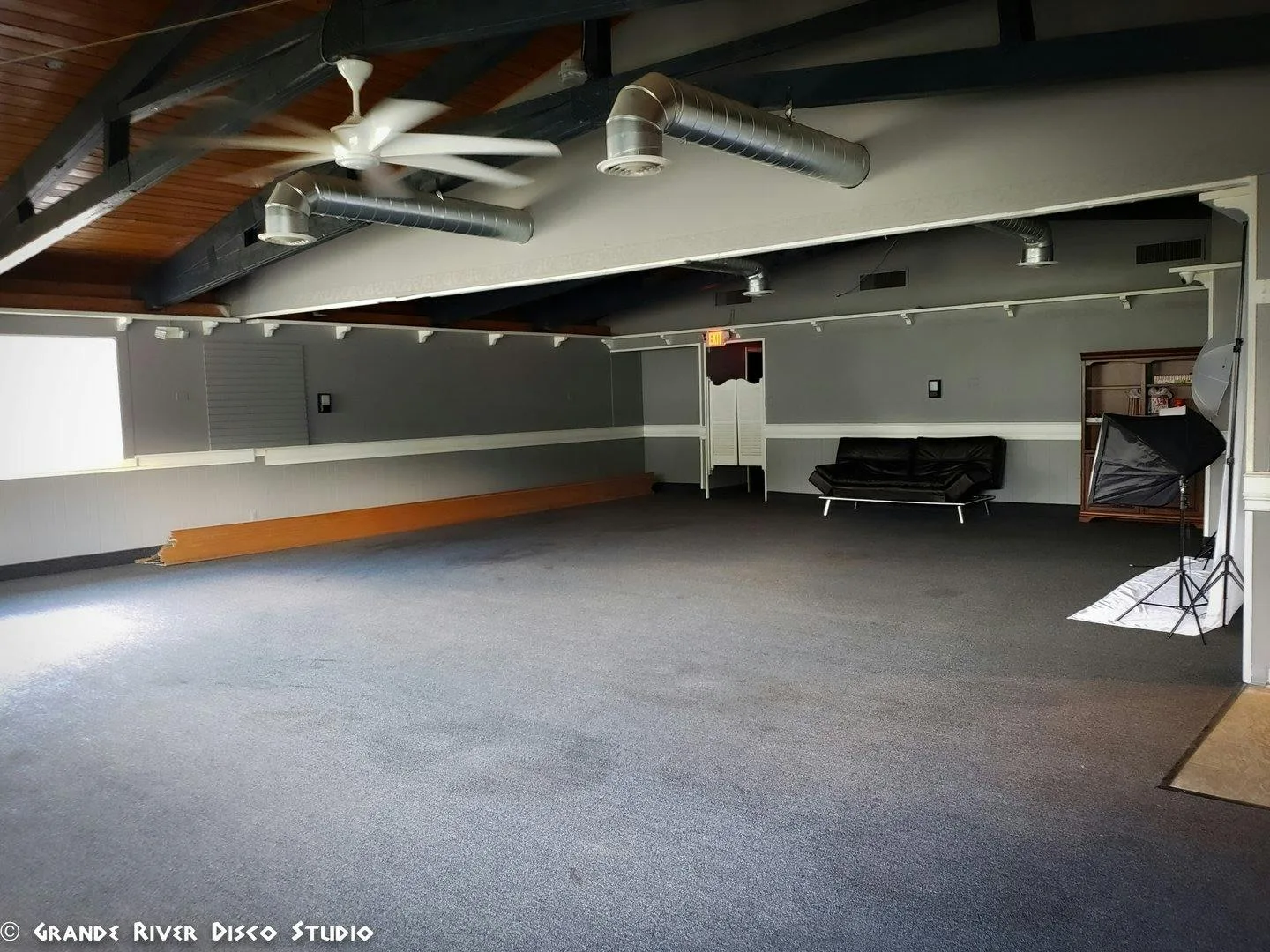 Versatile Multi-Unit Commercial Space in Farmington Hills — 4