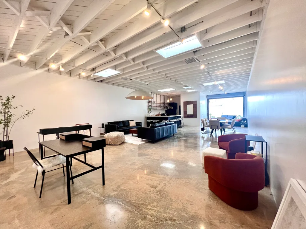 Versatile Multi-Use Event Space in Venice Beach, 135 sqm, art exhibition, pop-up rental in Los Angeles