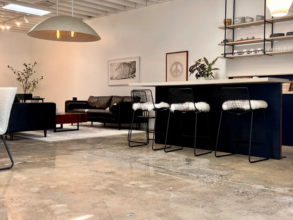 Versatile Multi-Use Event Space in Venice Beach, 135 sqm, art exhibition, pop-up rental in Los Angeles, interior view