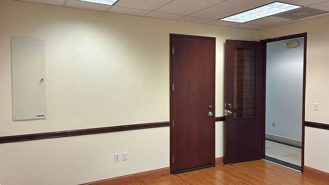 Versatile Office Space with Parking and Internal Privacy, 45 sqm, corporate event, pop-up rental in Weston, third interior v…