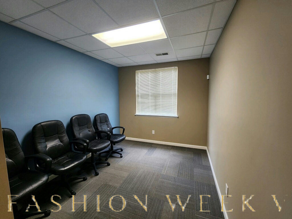 Versatile Office Spaces for Rent, 10 sqm, pop-up rental in Saint Matthews, third interior view