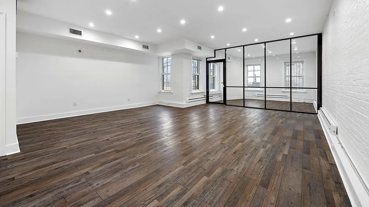 Versatile Open Loft Event Space in Charleston, Vermont, 93 sqm, showroom presentation, pop-up rental
