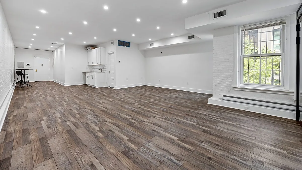 Versatile Open Loft Event Space in Charleston, Vermont, 93 sqm, showroom presentation, pop-up rental, interior view