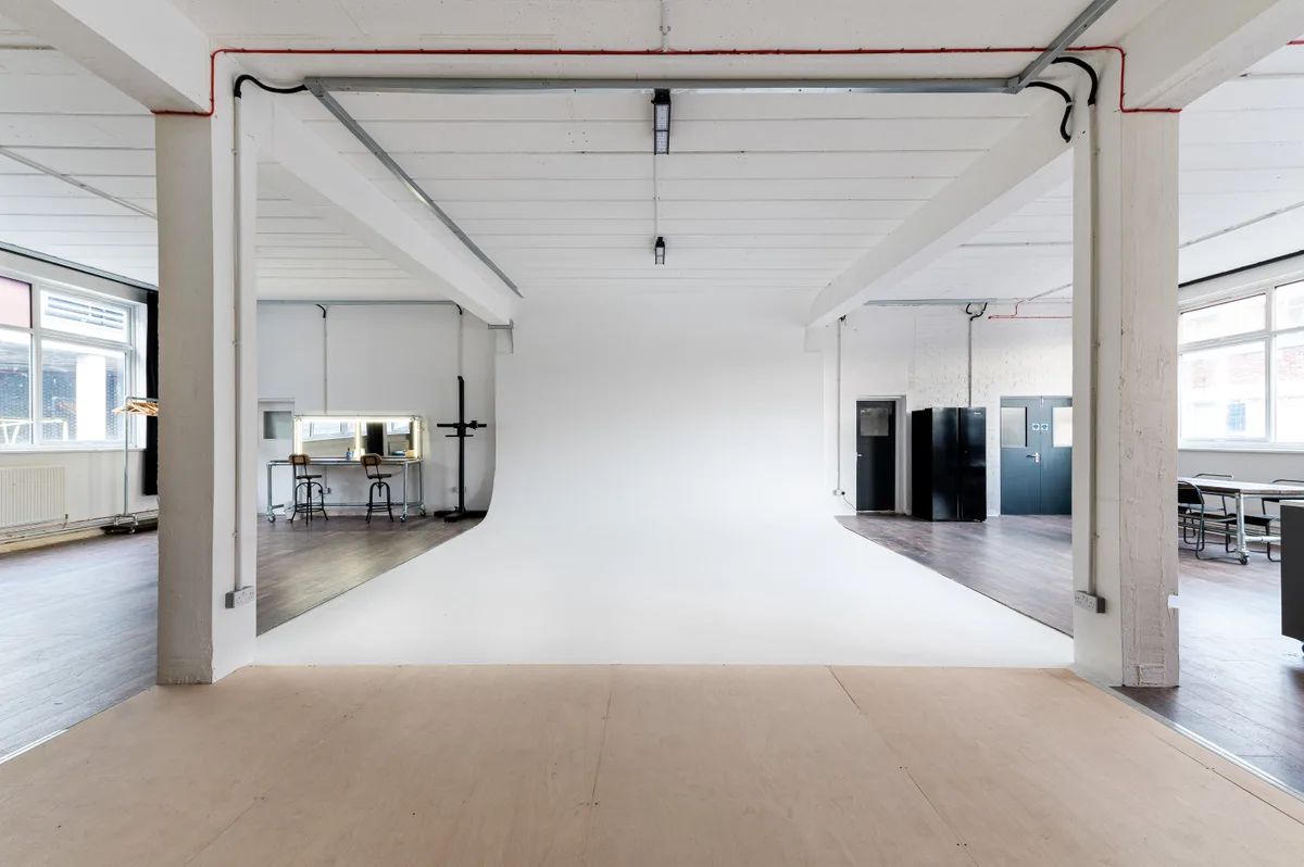 Versatile Open-Plan Studio with Infinity Cove, 124 sqm, photo shoot, pop-up rental in Greater London