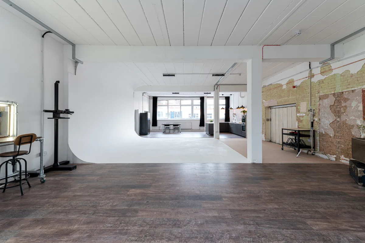 Versatile Open-Plan Studio with Infinity Cove, 124 sqm, photo shoot, pop-up rental in Greater London, interior view