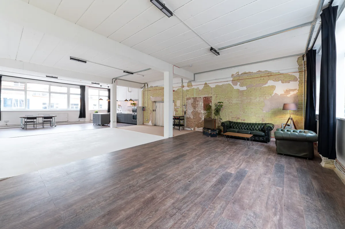 Versatile Open-Plan Studio with Infinity Cove, 124 sqm, photo shoot, pop-up rental in Greater London, third interior view