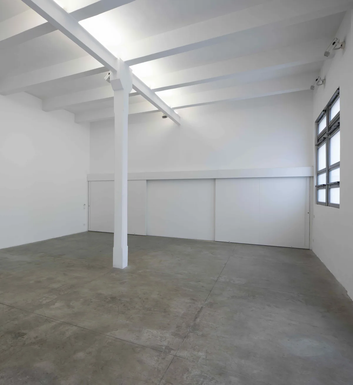 Versatile Open Space for Events and Gatherings, 160 sqm, showroom presentation, pop-up rental in Milano, second interior view