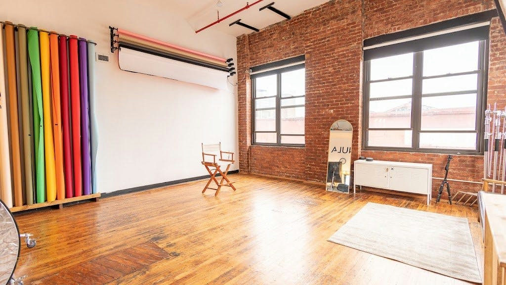 Versatile Photo and Filming Studio in New York, art exhibition, pop-up rental