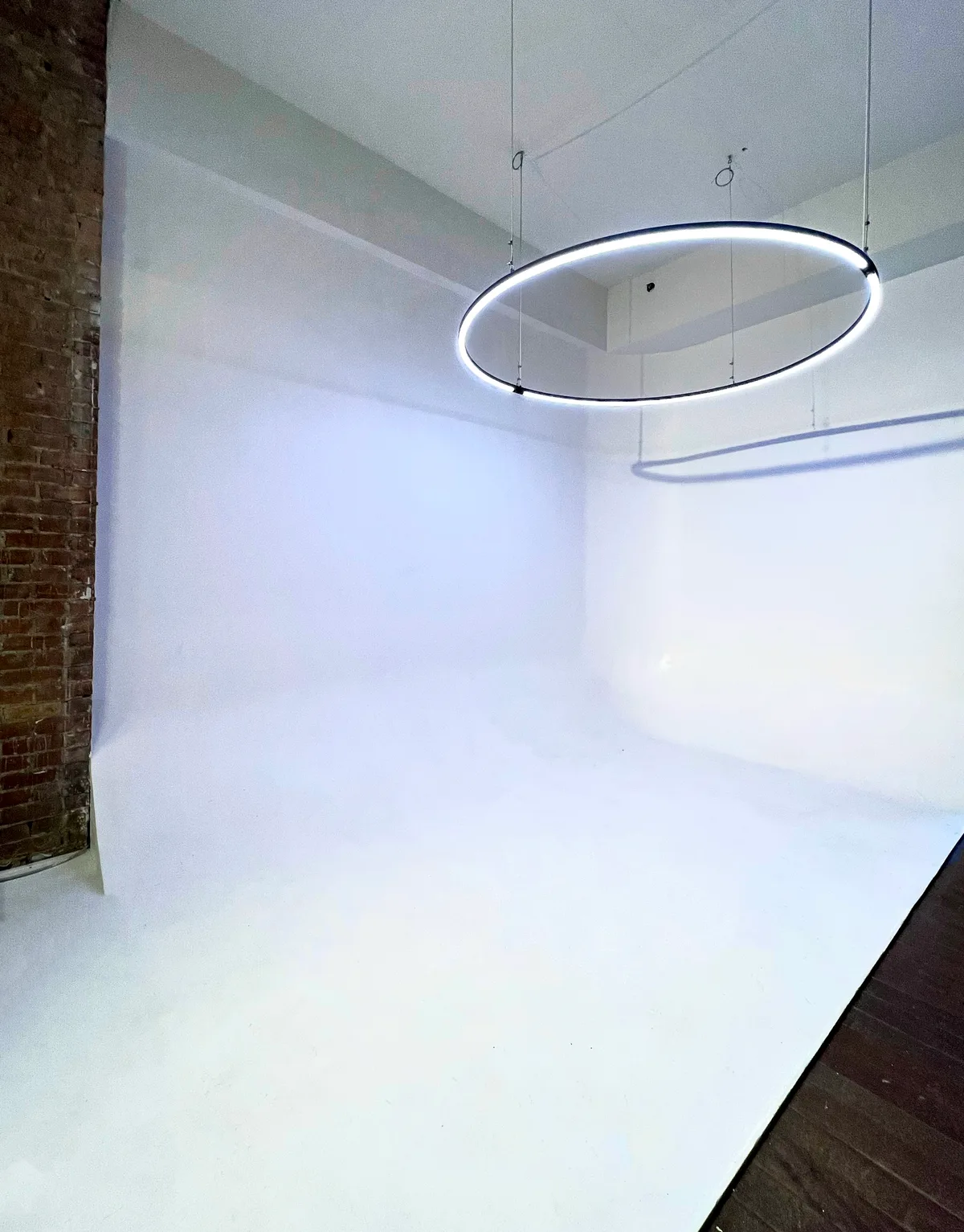 Versatile Photo and Video Studio for Creative Projects, 6 sqm, photo shoot, pop-up rental in Montréal