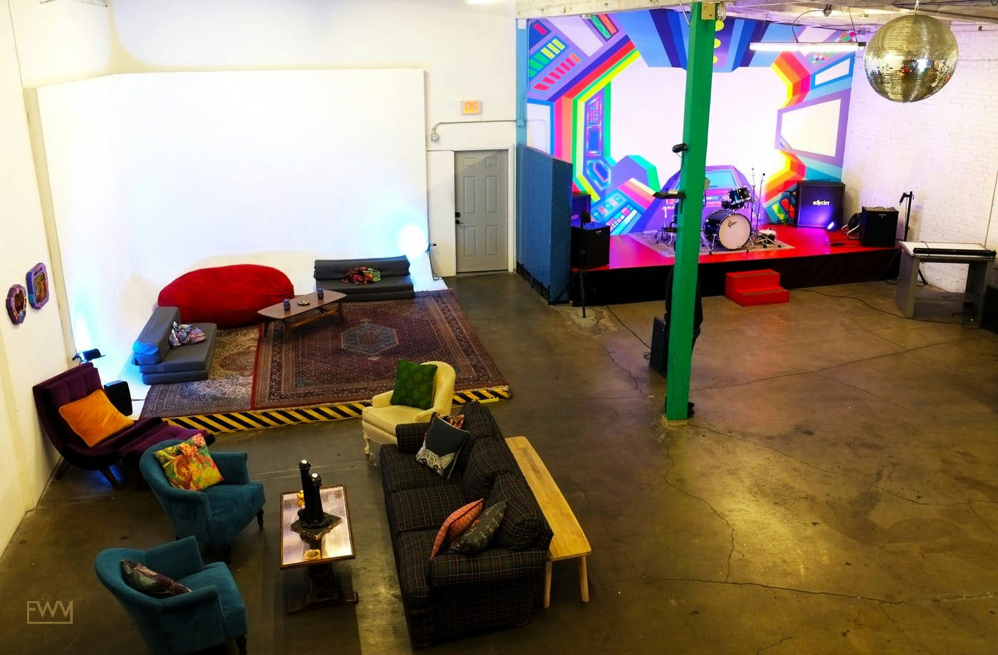 Versatile Photo Studio in the Arts District, Los Angeles, 325 sqm, pop up store