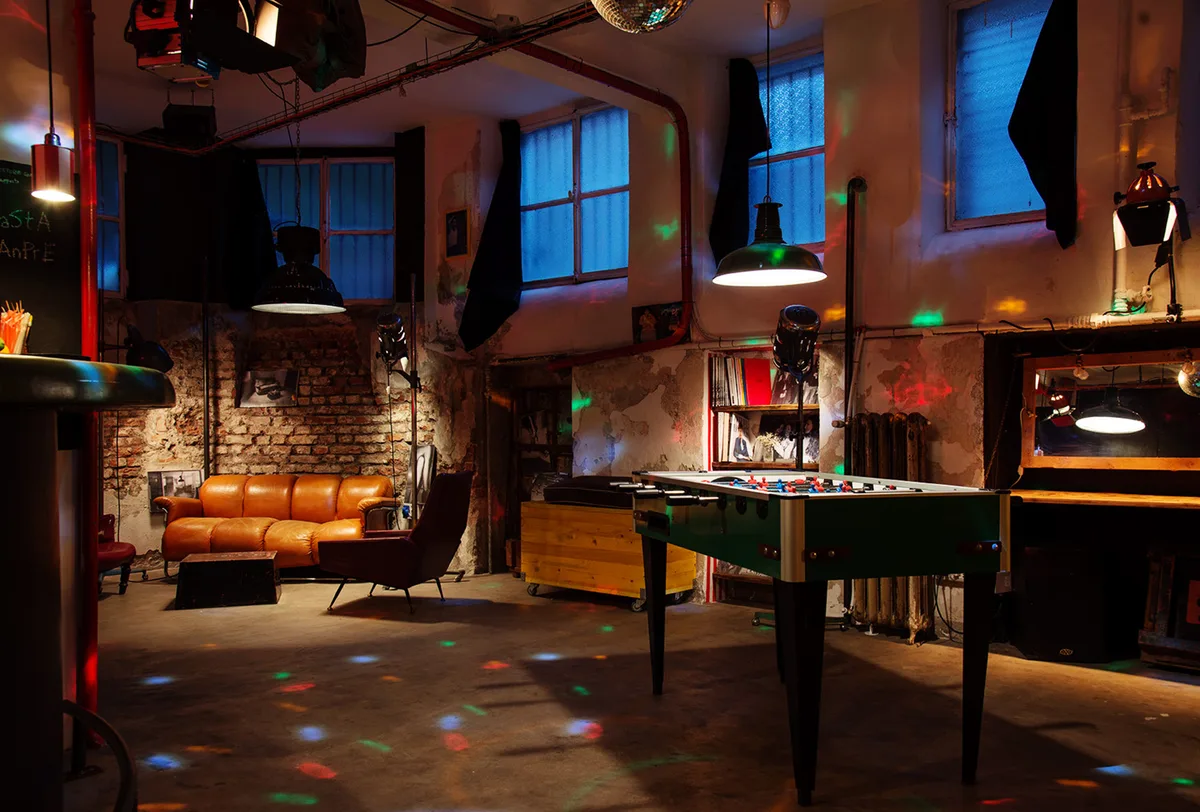 Versatile Photography Studio and Event Venue, 100 sqm, photo shoot, pop-up rental in Milano